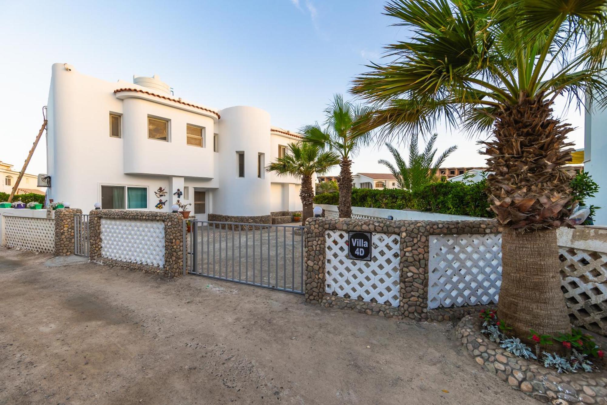 Aden Beach - Sea View Room With Beach Access In Villa Hurghada Exteriör bild