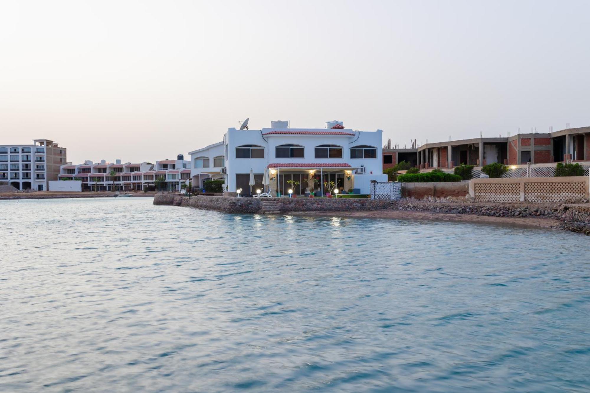 Aden Beach - Sea View Room With Beach Access In Villa Hurghada Exteriör bild
