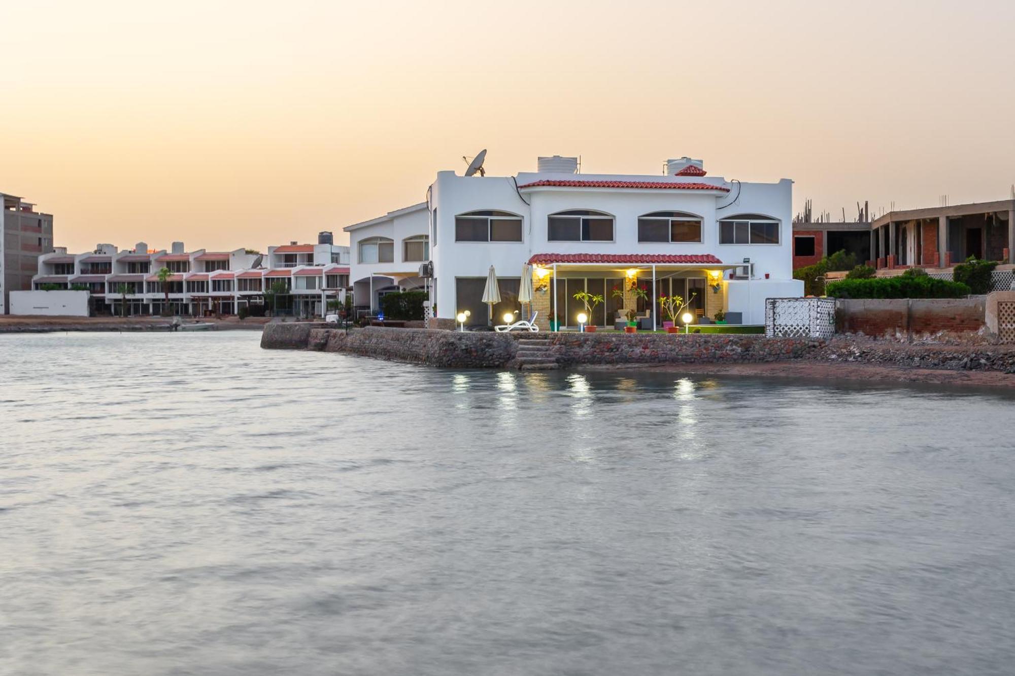 Aden Beach - Sea View Room With Beach Access In Villa Hurghada Exteriör bild